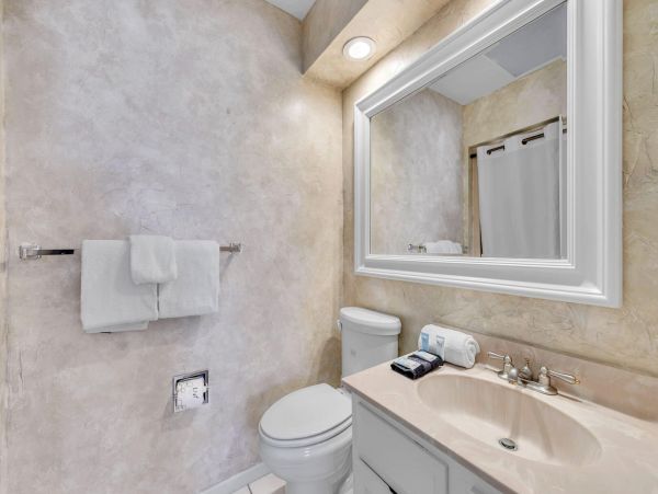 Destin Beachfront Vacation Rental Luxury Gulf-Front Condo with Panoramic Views