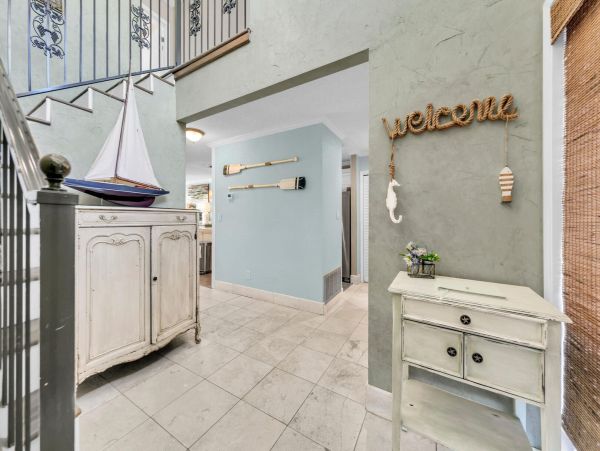 Destin Beachfront Vacation Rental Luxury Gulf-Front Condo with Panoramic Views