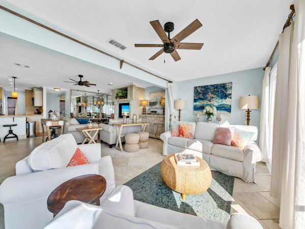 Destin Beachfront Vacation Rental Luxury Gulf-Front Condo with Panoramic Views