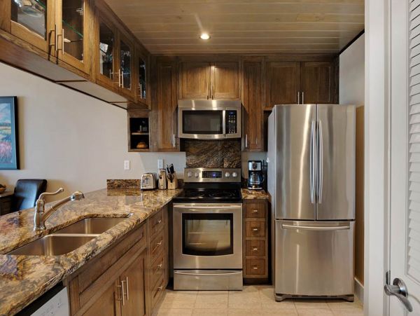 Elegant 2 Bedroom Condo with Full Ocean Views
