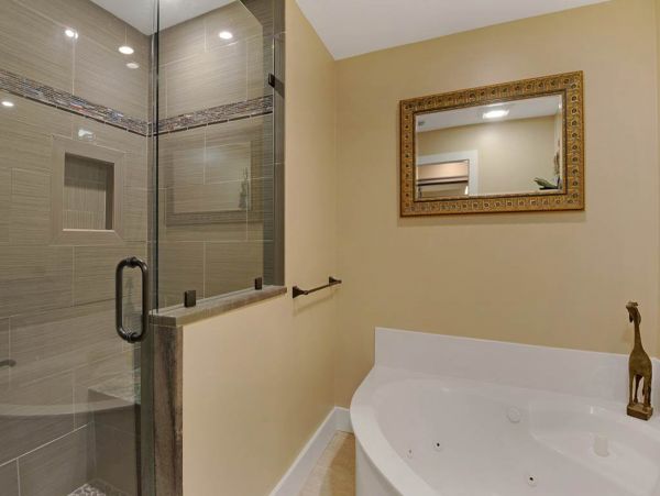 Elegant 2 Bedroom Condo with Full Ocean Views
