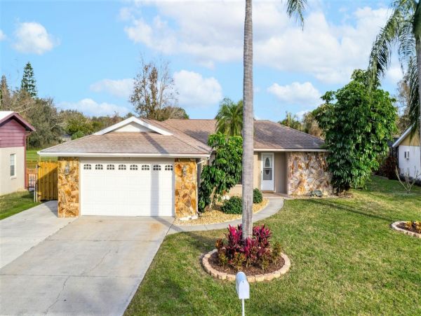 Sarasota Vacation Pool Home 3 Bedrooms Sleeps 6 Guests
