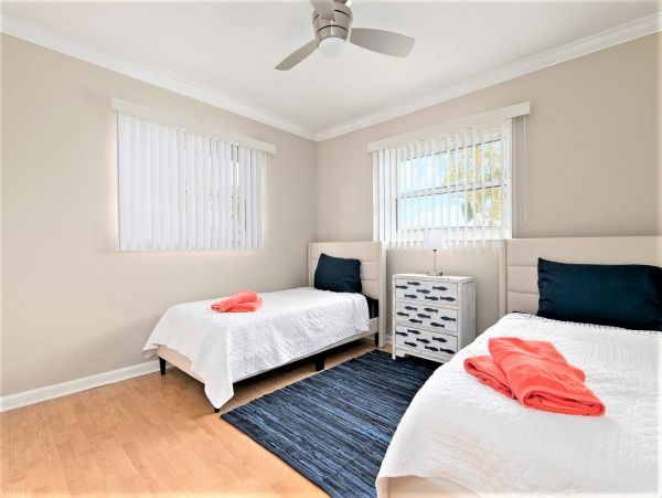 Sarasota Vacation Pool Home 3 Bedrooms Sleeps 6 Guests