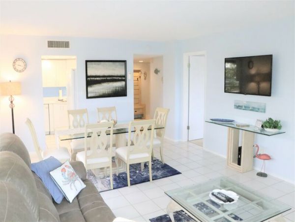 Short Walk to Beach Siesta Key Vacation Condo Two Bedroom