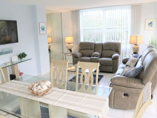 Short Walk to Beach Siesta Key Vacation Condo Two Bedroom