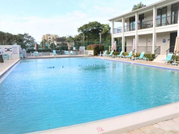 Short Walk to Beach Siesta Key Vacation Condo Two Bedroom