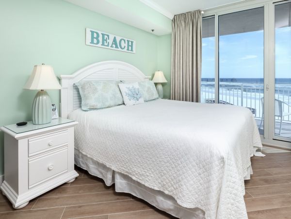 Beachfront 3 Bedroom Vacation Condo in Fort Walton Beach