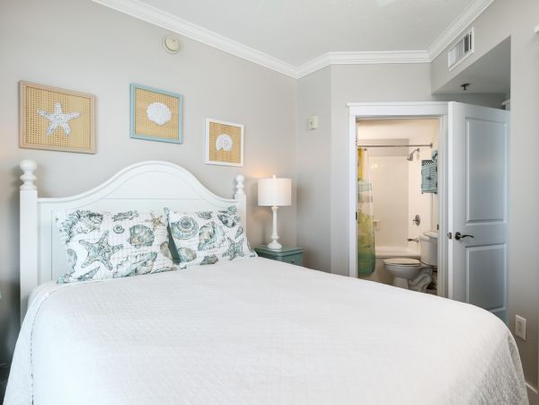 Beachfront 3 Bedroom Vacation Condo in Fort Walton Beach