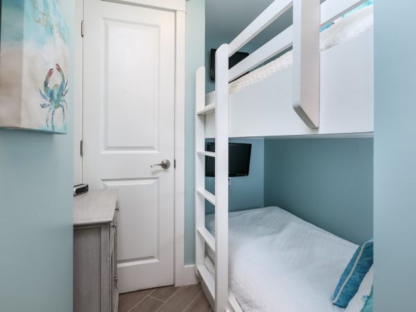 Beachfront 3 Bedroom Vacation Condo in Fort Walton Beach