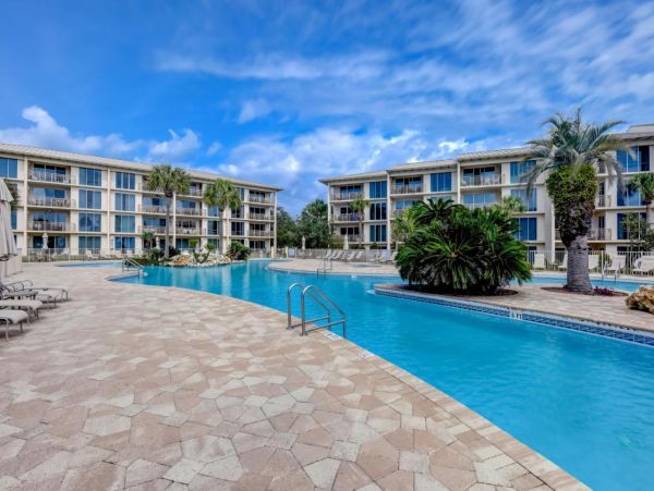 Spacious 3 Bedroom Vacation Condo in Seacrest