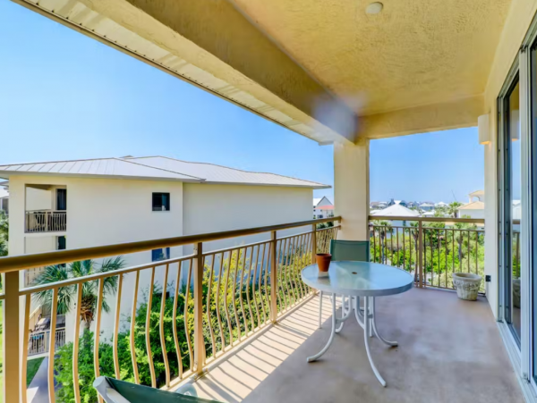 Spacious 3 Bedroom Vacation Condo in Seacrest