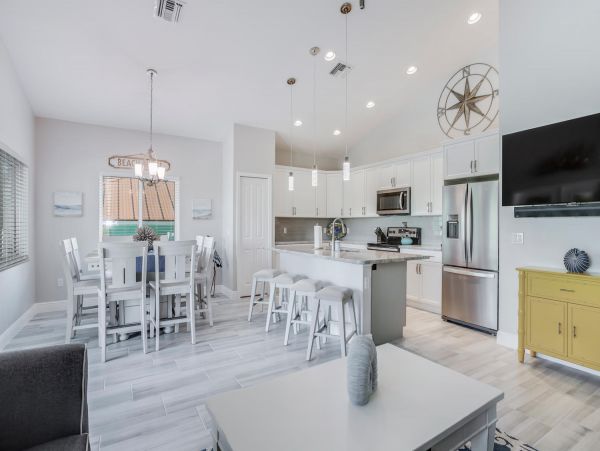 Beautiful Fot Myers Beach Vacation Pool Home