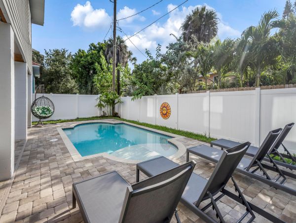 Beautiful Fot Myers Beach Vacation Pool Home