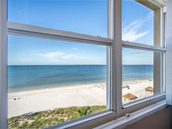 Beachfront 2 Bedroom Condo in Fort Myers Beach Sleeps 8