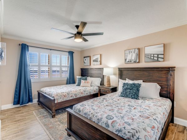 Beachfront 2 Bedroom Condo in Fort Myers Beach Sleeps 8