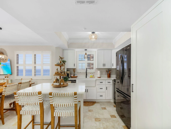 Stunning 2-Bedroom Condo with Breathtaking Gulf & Bay Views in Fort Myers