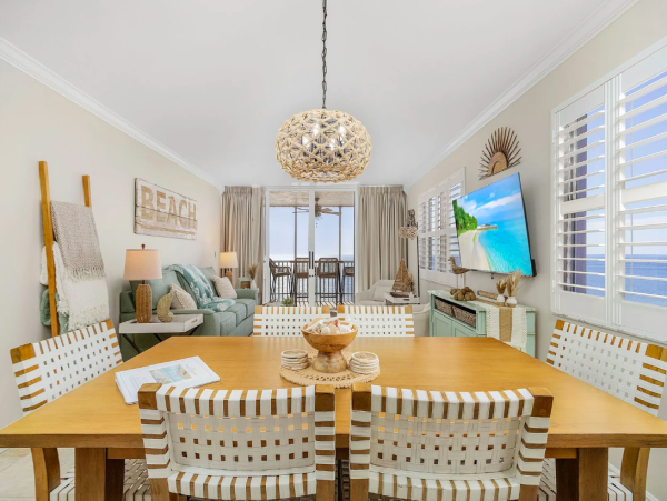 Stunning 2-Bedroom Condo with Breathtaking Gulf & Bay Views in Fort Myers