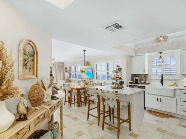 Stunning 2-Bedroom Condo with Breathtaking Gulf & Bay Views in Fort Myers
