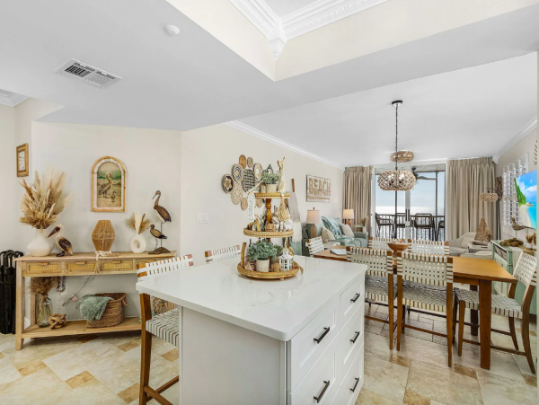 Stunning 2-Bedroom Condo with Breathtaking Gulf & Bay Views in Fort Myers