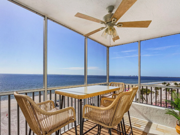 Stunning 2-Bedroom Condo with Breathtaking Gulf & Bay Views in Fort Myers