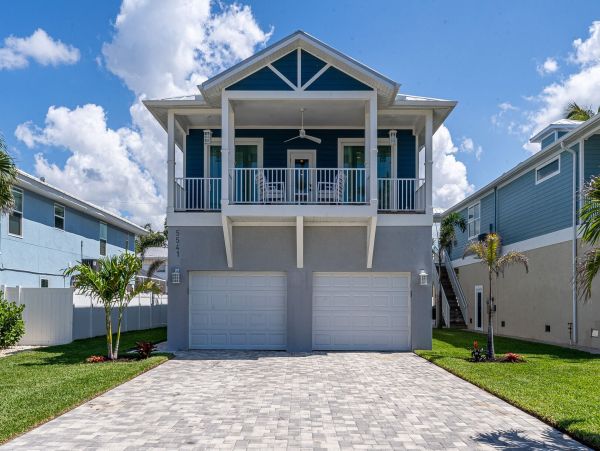 Paradise 4 Bedroom Home Steps from the Beach in Fort Myers