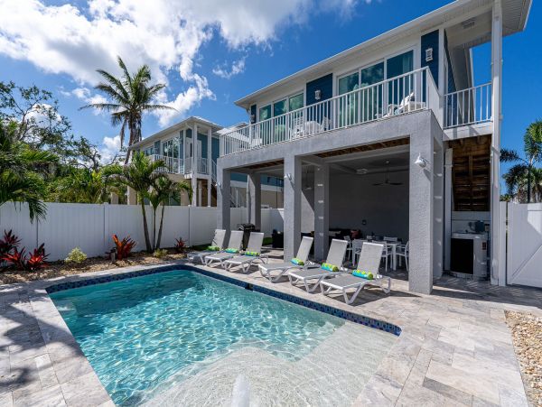 Paradise 4 Bedroom Home Steps from the Beach in Fort Myers