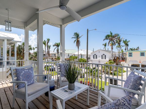 Paradise 4 Bedroom Home Steps from the Beach in Fort Myers