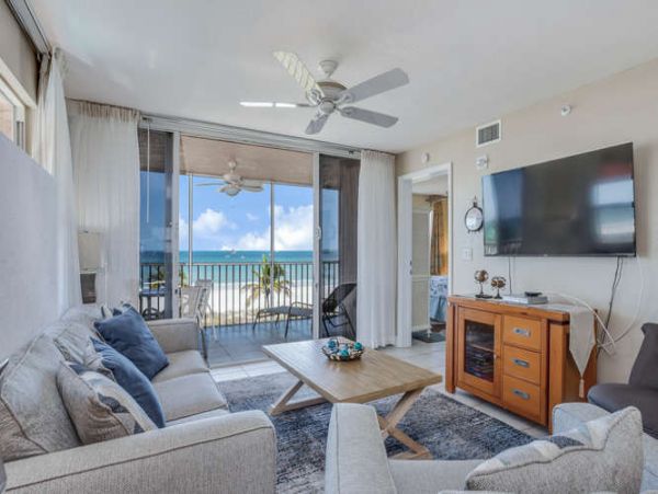 Charming 2 Bedroom Condo in Fort Myers with Full Ocean View
