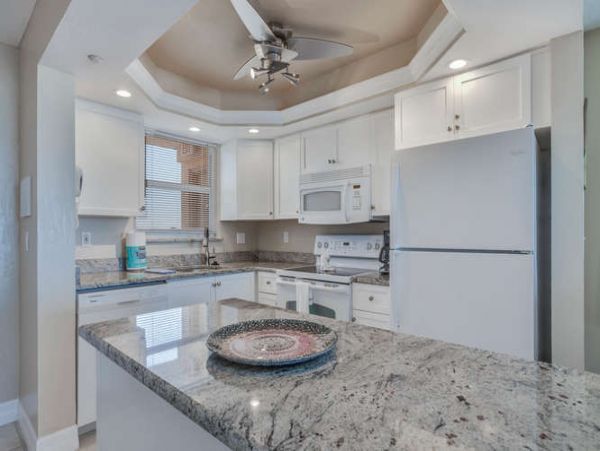 Charming 2 Bedroom Condo in Fort Myers with Full Ocean View