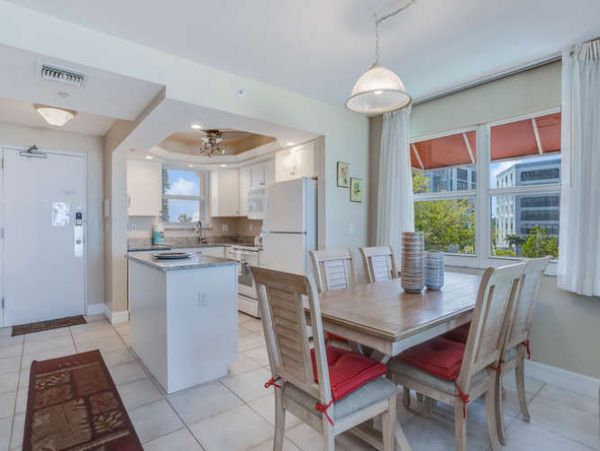 Charming 2 Bedroom Condo in Fort Myers with Full Ocean View