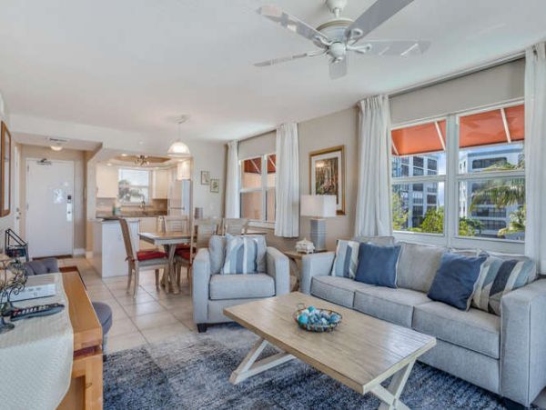 Charming 2 Bedroom Condo in Fort Myers with Full Ocean View