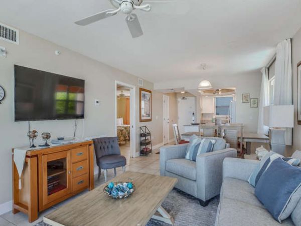 Charming 2 Bedroom Condo in Fort Myers with Full Ocean View