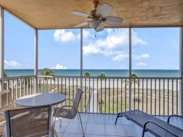 Charming 2 Bedroom Condo in Fort Myers with Full Ocean View