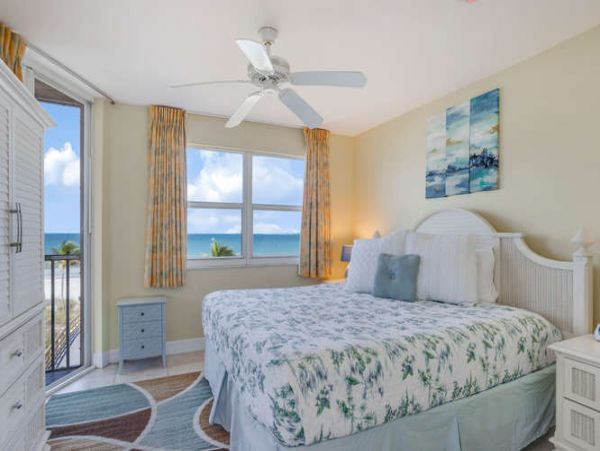 Charming 2 Bedroom Condo in Fort Myers with Full Ocean View