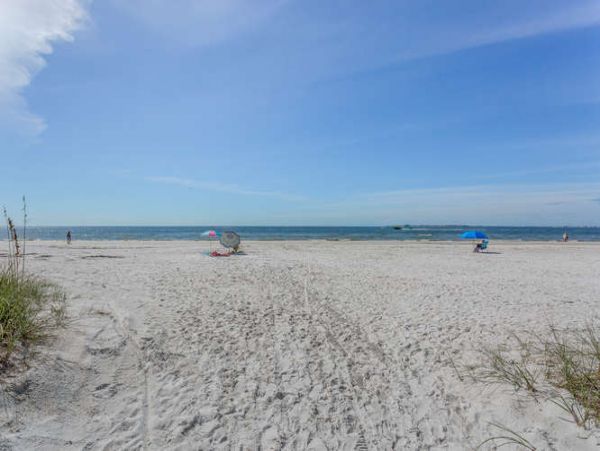 Charming 2 Bedroom Condo in Fort Myers with Full Ocean View