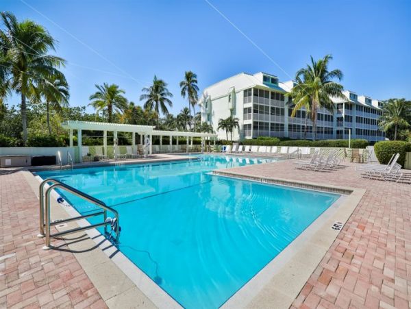 Three Bedroom Vacation Rental Sleeps Eight Guests on Captiva