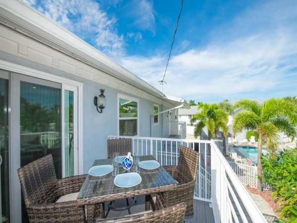 Two Bedroom Siesta Key Vacation Condo Sleeps 8 Guests