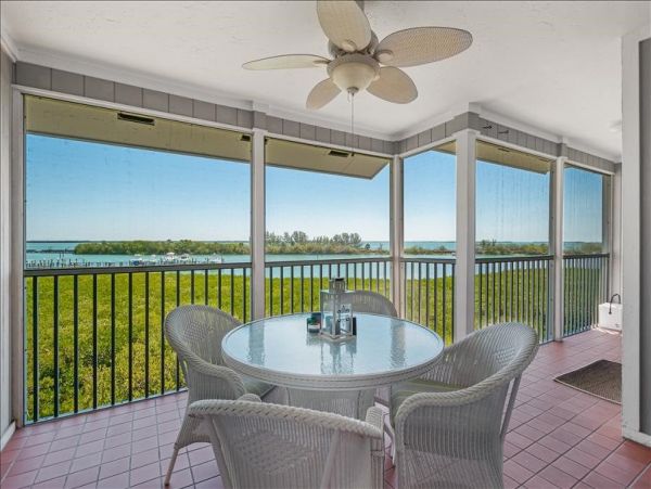 Two Bedroom Vacation Condo in Boca Grande Boat Dock & Lift