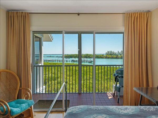Two Bedroom Vacation Condo in Boca Grande Boat Dock & Lift
