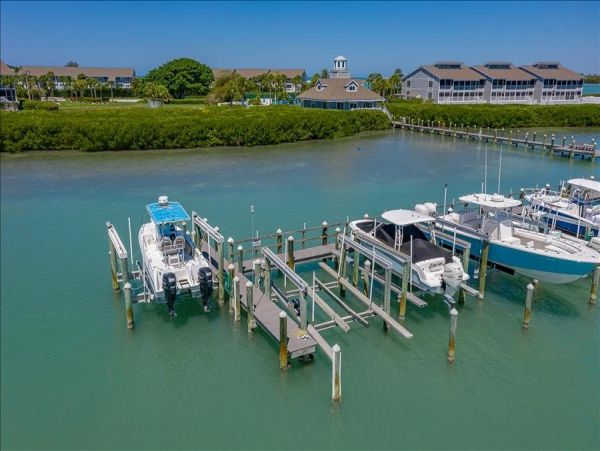 Two Bedroom Vacation Condo in Boca Grande Boat Dock & Lift
