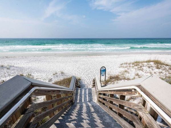 Santa Rosa Beachfront Magnificence & Interior Pool