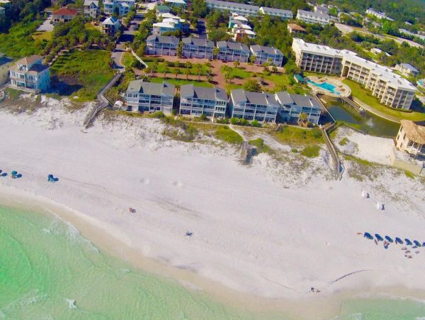 Santa Rosa Beachfront Magnificence & Interior Pool