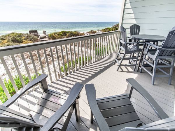 Santa Rosa Beachfront Magnificence & Interior Pool