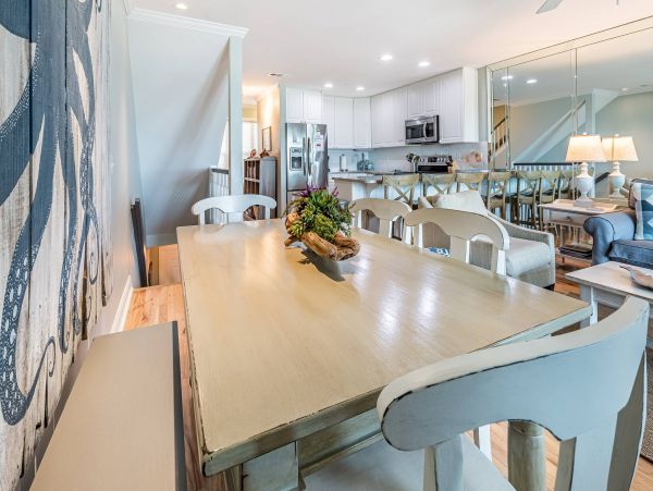Santa Rosa Beachfront Magnificence & Interior Pool