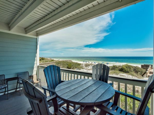 Santa Rosa Beachfront Magnificence & Interior Pool