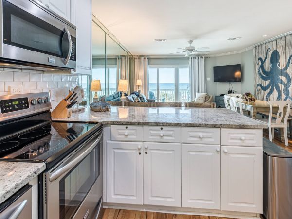 Santa Rosa Beachfront Magnificence & Interior Pool