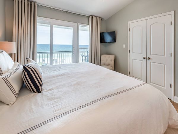 Santa Rosa Beachfront Magnificence & Interior Pool