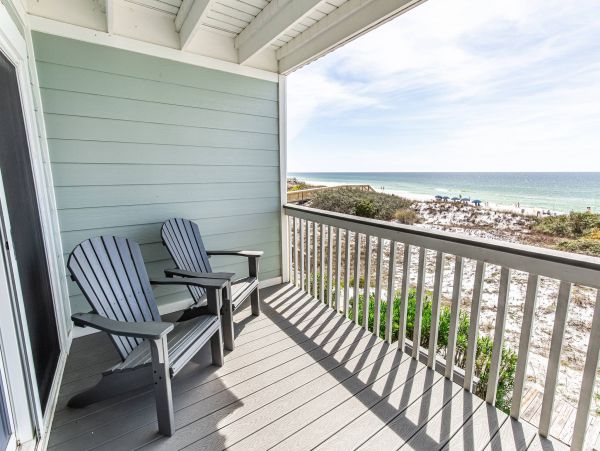 Santa Rosa Beachfront Magnificence & Interior Pool