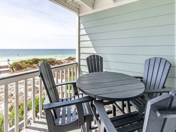 Santa Rosa Beachfront Magnificence & Interior Pool