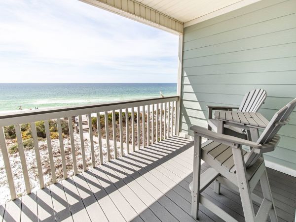Santa Rosa Beachfront Magnificence & Interior Pool